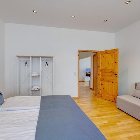 Kaza Guesthouse, Centrally Located 2 & 3 Bedroom Apartments In اوغسبورغ المظهر الخارجي الصورة