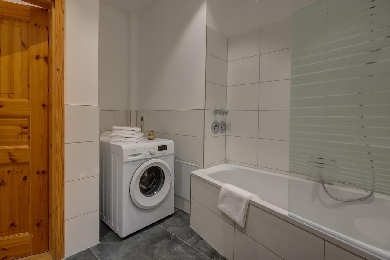 Kaza Guesthouse, Centrally Located 2 & 3 Bedroom Apartments In اوغسبورغ المظهر الخارجي الصورة