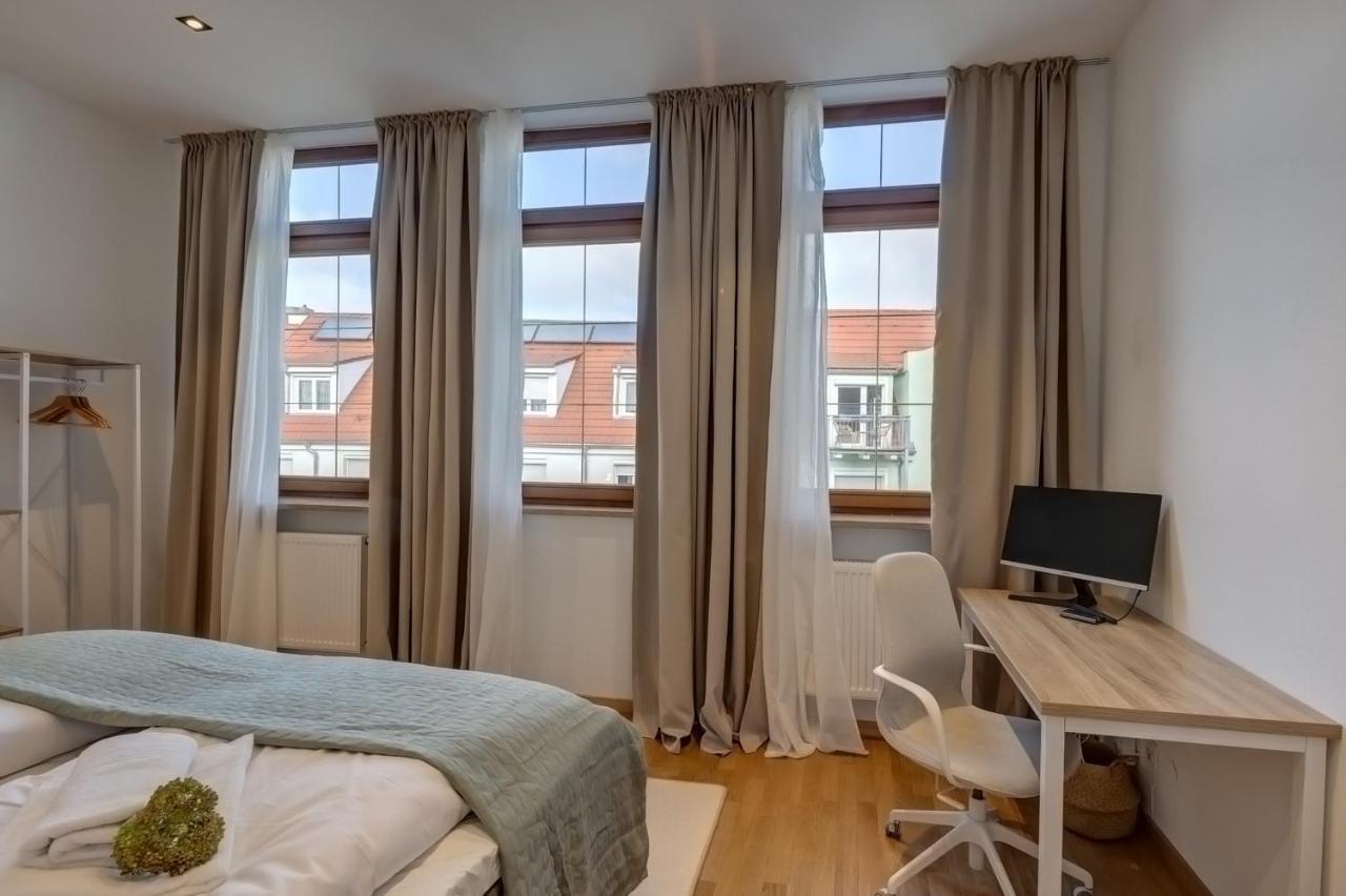 Kaza Guesthouse, Centrally Located 2 & 3 Bedroom Apartments In اوغسبورغ المظهر الخارجي الصورة