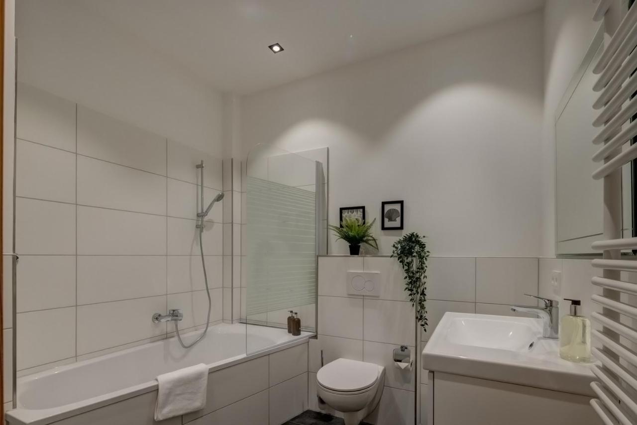 Kaza Guesthouse, Centrally Located 2 & 3 Bedroom Apartments In اوغسبورغ المظهر الخارجي الصورة