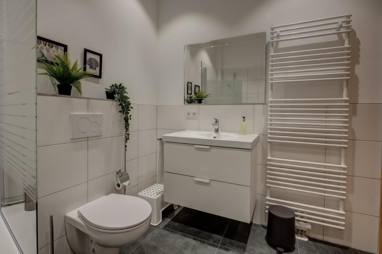 Kaza Guesthouse, Centrally Located 2 & 3 Bedroom Apartments In اوغسبورغ المظهر الخارجي الصورة