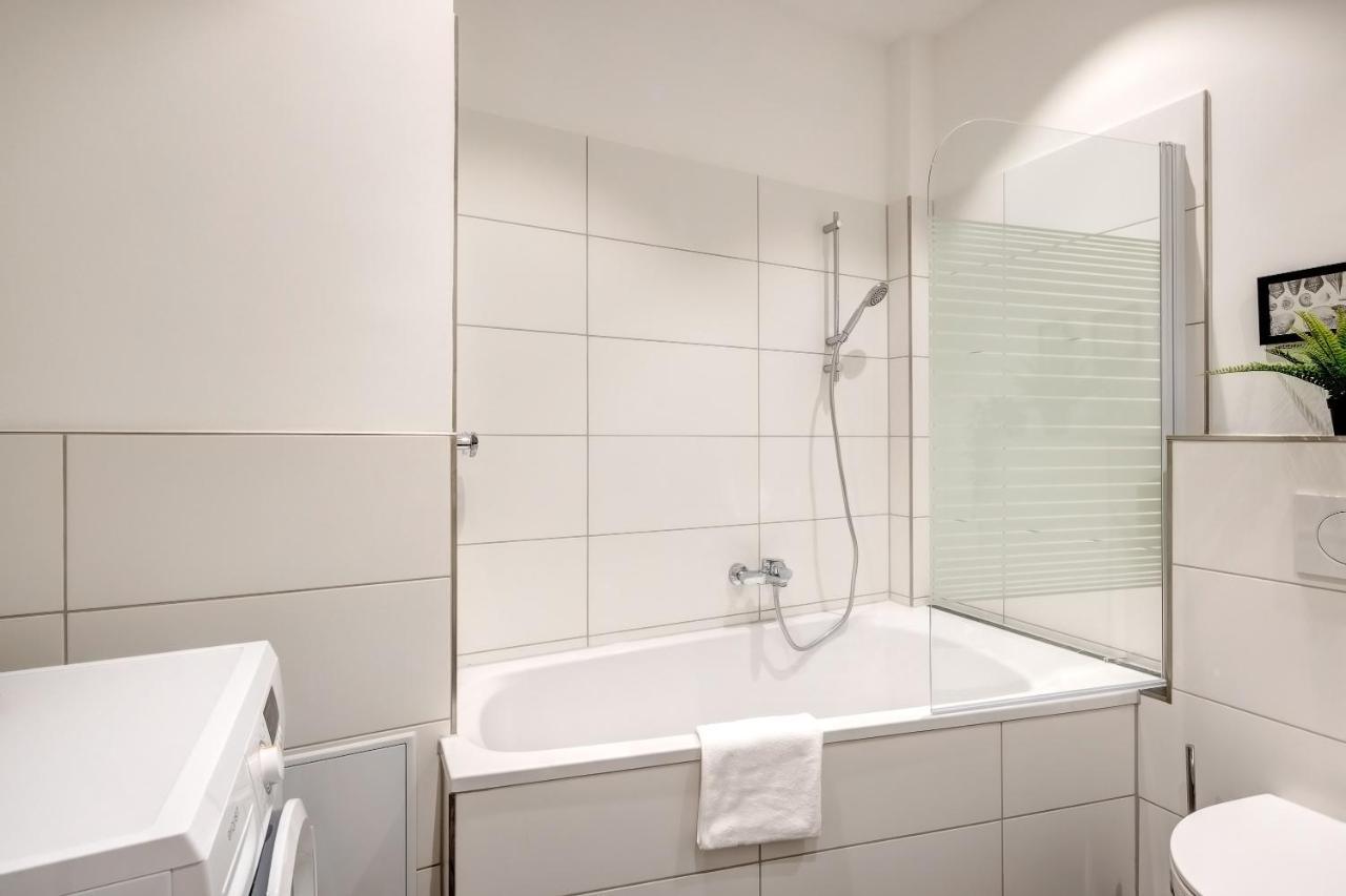 Kaza Guesthouse, Centrally Located 2 & 3 Bedroom Apartments In اوغسبورغ المظهر الخارجي الصورة