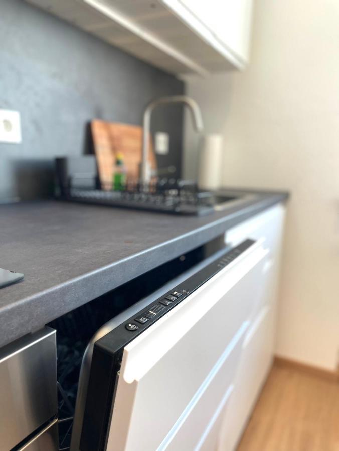 Kaza Guesthouse, Centrally Located 2 & 3 Bedroom Apartments In اوغسبورغ المظهر الخارجي الصورة