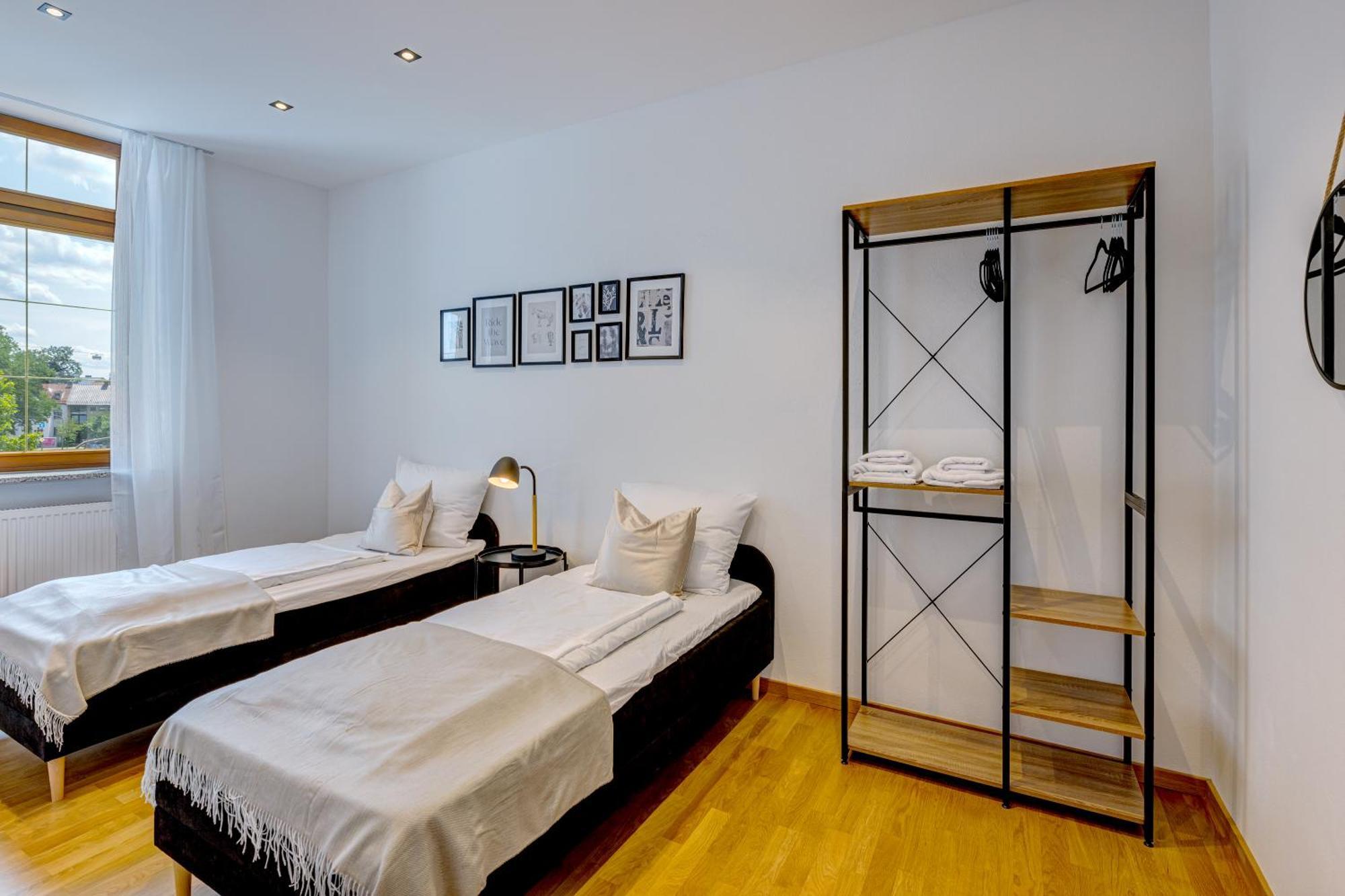 Kaza Guesthouse, Centrally Located 2 & 3 Bedroom Apartments In اوغسبورغ المظهر الخارجي الصورة