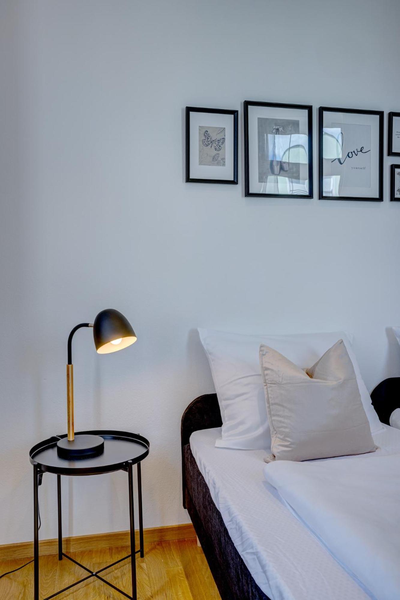 Kaza Guesthouse, Centrally Located 2 & 3 Bedroom Apartments In اوغسبورغ المظهر الخارجي الصورة