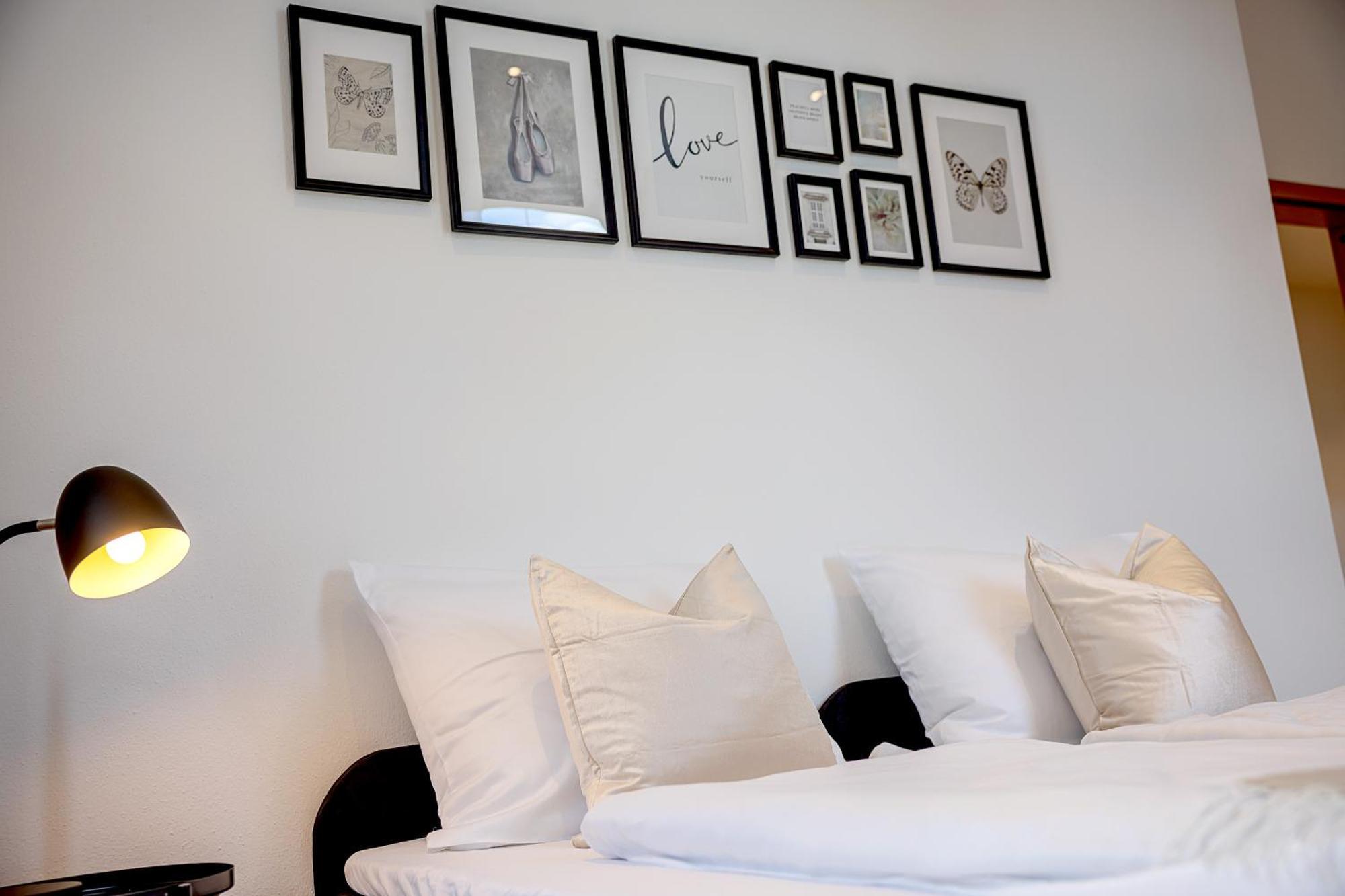 Kaza Guesthouse, Centrally Located 2 & 3 Bedroom Apartments In اوغسبورغ المظهر الخارجي الصورة