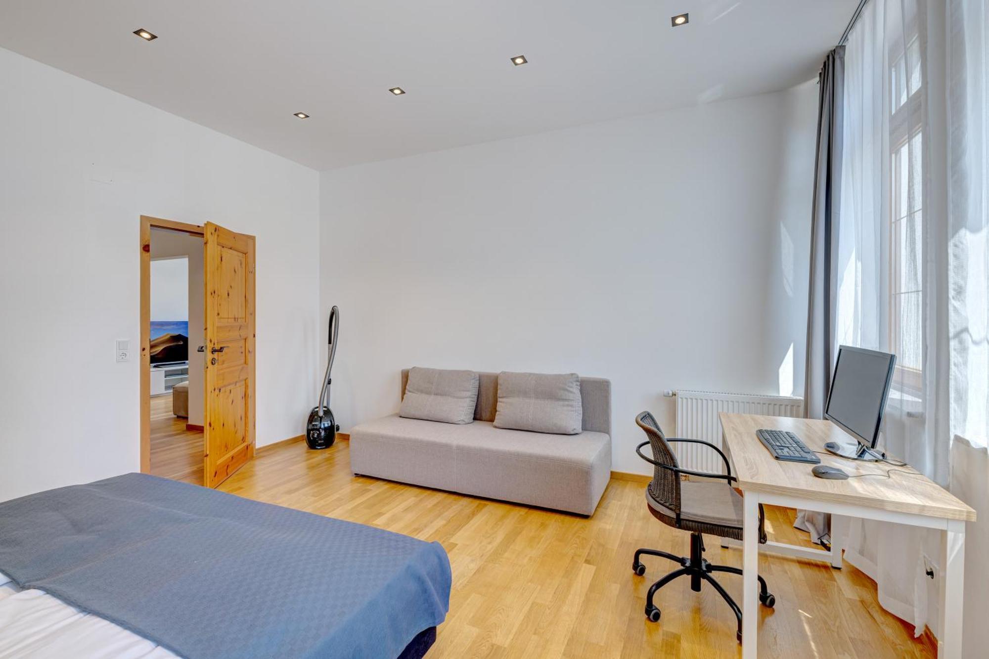 Kaza Guesthouse, Centrally Located 2 & 3 Bedroom Apartments In اوغسبورغ المظهر الخارجي الصورة