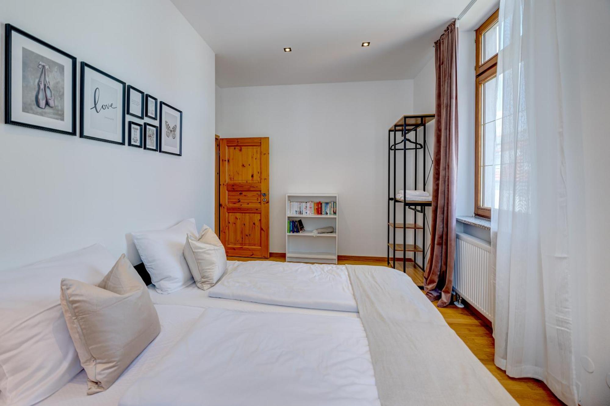 Kaza Guesthouse, Centrally Located 2 & 3 Bedroom Apartments In اوغسبورغ المظهر الخارجي الصورة